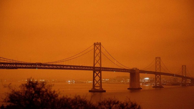Pamje apokaliptike, qielli bëhet portokalli mbi San Francisko