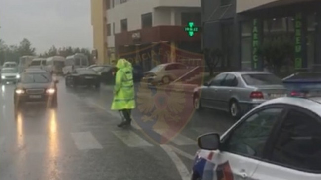 Moti i ligë/ Policia shton prezencën në akset rrugore: Apelon shoferët për kujdes të shtuar