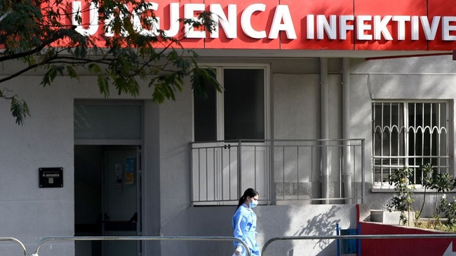 Konfirmohen 737 raste të reja dhe 13 humbje jete nga koronavirusi në Shqipëri