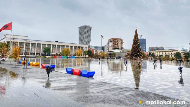 Direkt nga Tirana me shi, kapur nga fotoreporteri i Motilokal