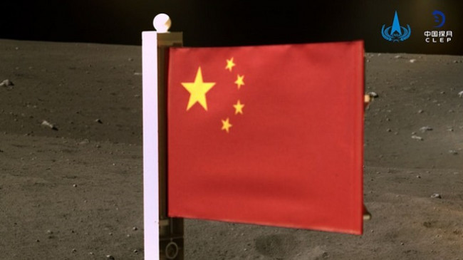 50 vite pas SHBA-së, Kina bëhet kombi i dytë që vendos flamurin e saj në Hënë