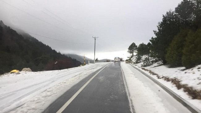 Reshje bore në Llogara, vështirësi në qarkullimin e automjeteve [Foto]