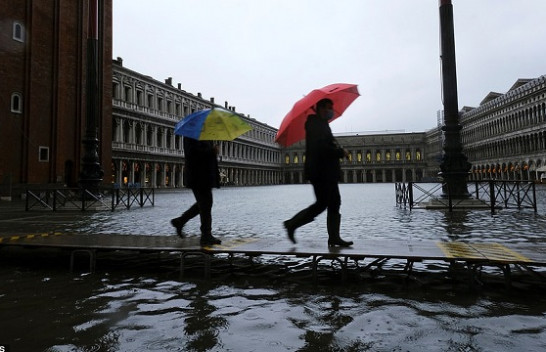 Përmbytet sërish Venecia, zyrtarët paralajmërojnë për një ‘situatë të tmerrshme’ [Foto]