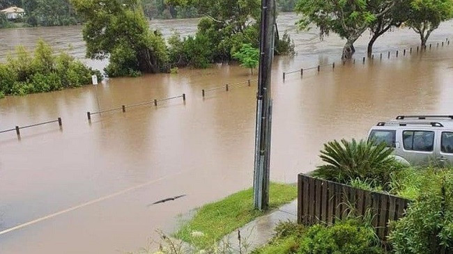 Stuhi dhe përmbytje në Australi