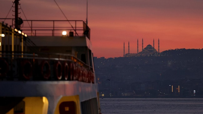 Lindje magjepsëse e diellit në qytetin më të madh të Turqisë, Stambollin [Foto]