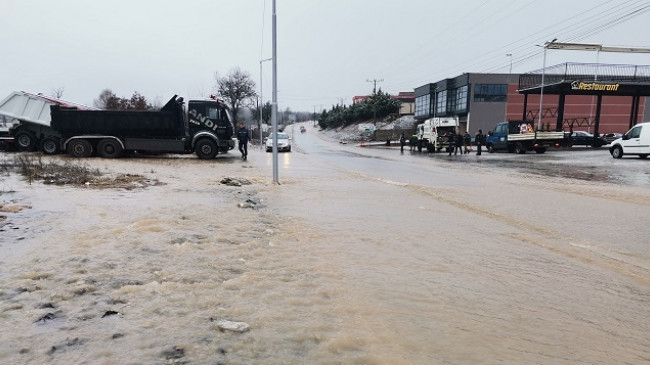 Reshjet e mëdha vërshojnë rrugët e Malishevës