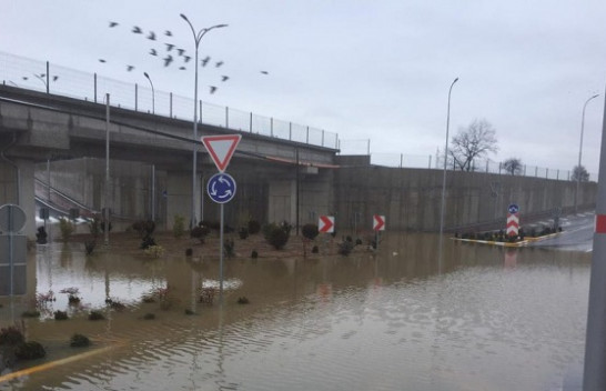 Përmbyten rrugët e Ferizajt [Foto]