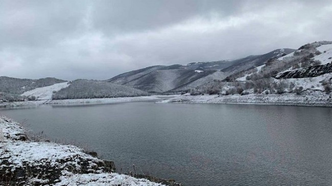 Rritet për tri metra niveli i ujit në liqenin e Batllavës dhe Badovcit