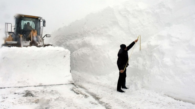 Trashësia e borës deri në 5 metra në provincën lindore të Turqisë