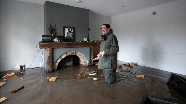 Stuhia Christoph godet Britaninë e Madhe, evakuohen mijëra shtëpi [Foto]