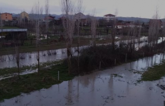 Lumi Ishëm del nga shtrati përmbyten disa fshatra të Krujës
