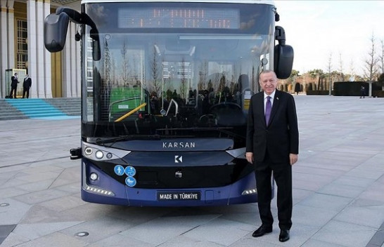 Erdoğan teston autobusin elektrik pa shofer të zhvilluar nga inxhinierët turq