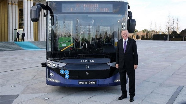 Erdoğan teston autobusin elektrik pa shofer të zhvilluar nga inxhinierët turq