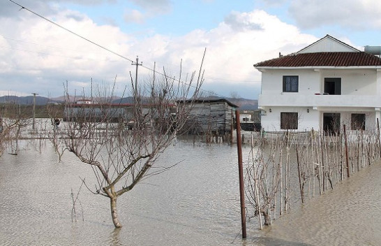 Instituti i Gjeoshkencës paralajmëron mundësinë për përmbytjet: Reshjet intensive dhe shkrirjet e borës do të fryjnë Drinin dhe Bunën