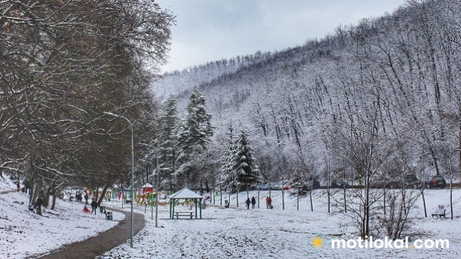 Moti sot, vranët e me diell, të enjten shi dhe borë në Kosovë