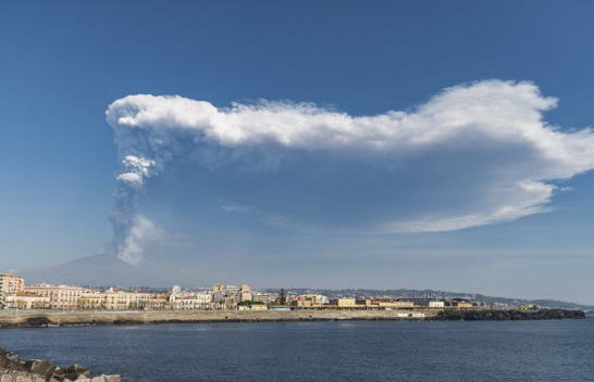 Nuk ka të ndalur, vullkani Etna shpërthen sërish