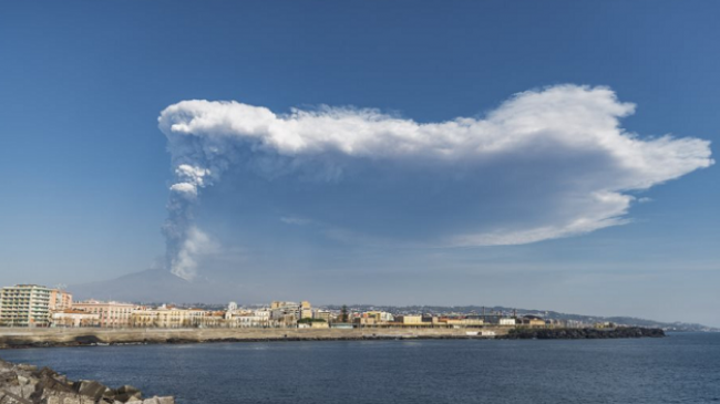 Nuk ka të ndalur, vullkani Etna shpërthen sërish