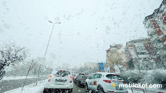 Kujtuat se iku dimri? Surprizat e motit nuk kanë ndalur, sot borë në Kosovë