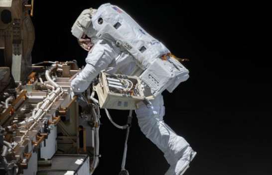 Spektakolare/ Astronautët dalin në hapësirë, evitojnë rrjedhjen e amoniakut toksik