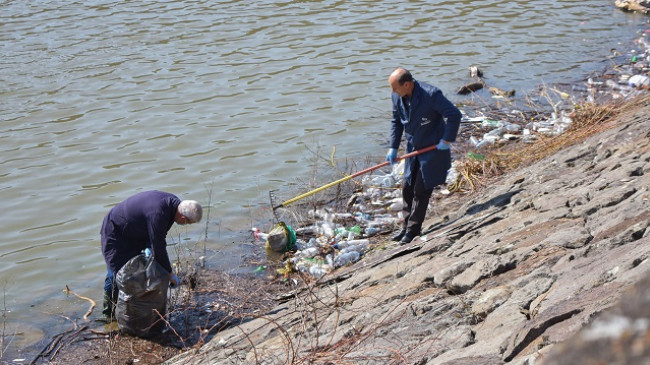 Pastrohet Liqeni i Batllavës, apelohet që të mos ndotet ambienti