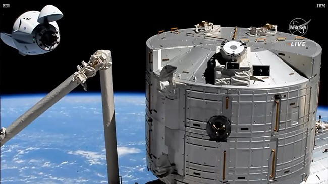 Anija kozmike SpaceX mbërrin me sukses në Stacionin Hapësinor