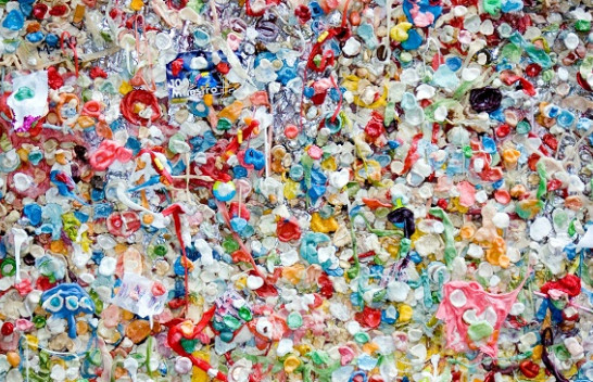 Njerëzit po hanë plastikë çdo ditë