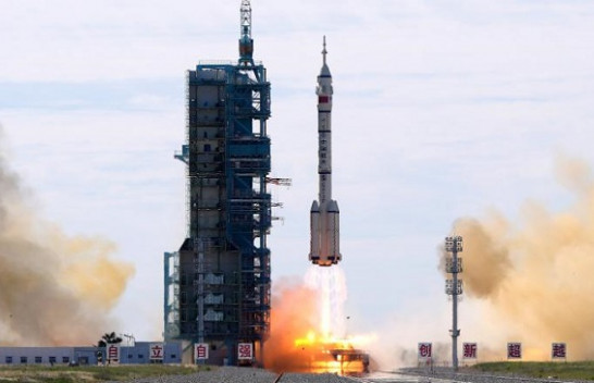 Kina nis me sukses misionin duke dërguar astronautë në stacionin e ri hapësinor