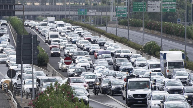 BE vlerëson ndalimin e shitjeve të veturave me benzinë dhe naftë deri në  vitin 2035