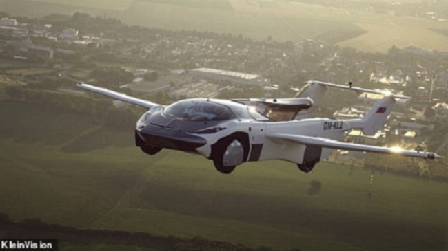 Vetura fluturuese ‘AirCar’ e prodhuar në Sllovaki kaloi me sukses testet e fluturimit