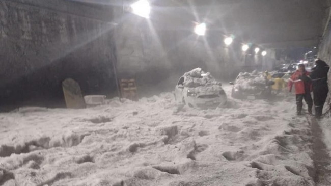 Fenomen i rrallë, breshëri zbardh qytetin meksikan [Foto]