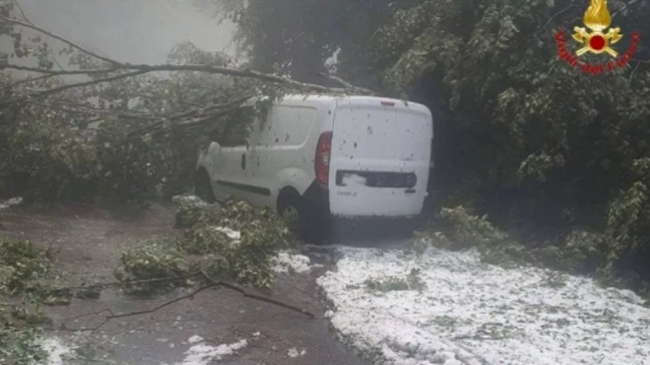 Stuhi shiu e breshëri përfshinë veriun e Italisë [Foto]