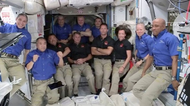 Si i lajnë rrobat astronautët në hapësirë?