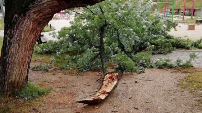 Dëmet e mëdha në Prishtinë nga reshjet e shiut, ende nuk dihet bilanci i tyre
