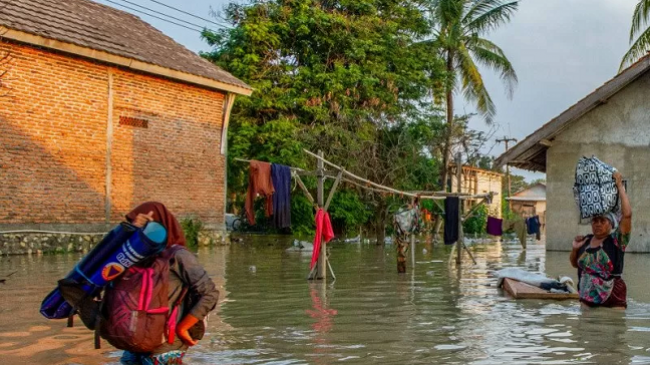 Përmbytet India, të paktën 129 të vdekur