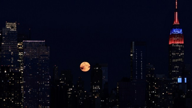 Hëna e plotë mbi New York