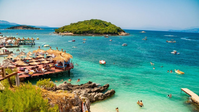 Rama: Nga 1 gushti mbi 859 mijë turistë e vizituan Shqipërinë