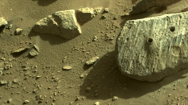 Roboti i NASA-s merr me sukses një mostër të dytë nga shkëmbinjtë në Mars