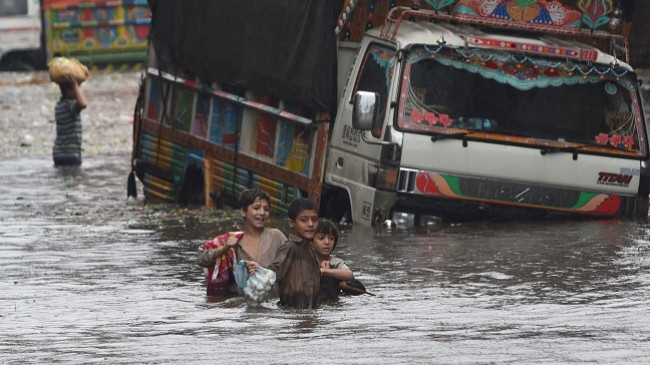 Pakistan, shkon në 18 numri i viktimave si pasojë e shirave të dendur