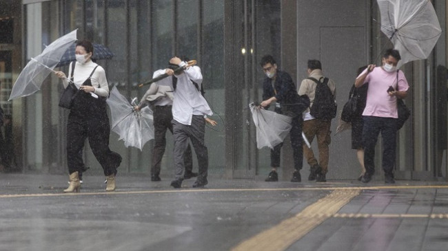 Tajfuni Mindulle godet Japoninë