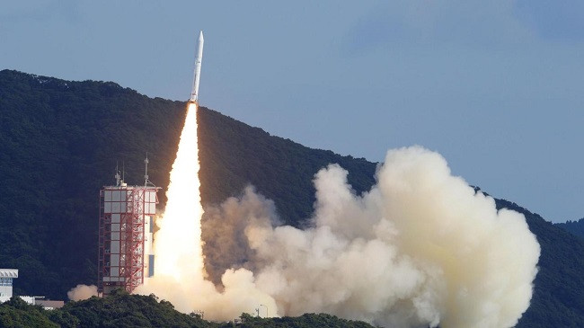Japonia lëshon në hapësirë raketën 'Epsilon-5' me 9 satelitë