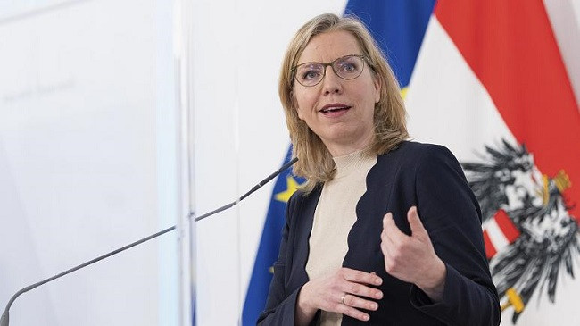 Me tren për në COP26, ministrja austriake e promovon përdorimin e hekurudhës