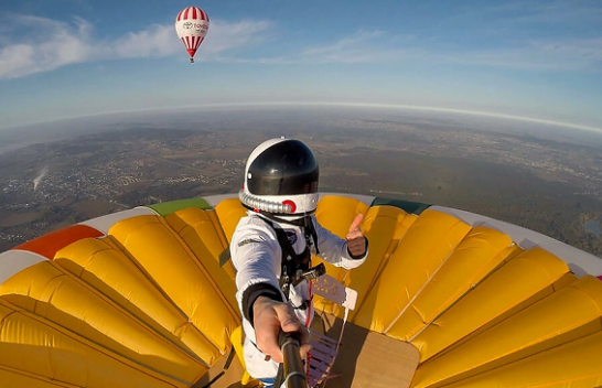 Guximtari francez thyen rekordin botëror për qëndrimin në balonë me ajër mbi 4 mijë metra lartësi