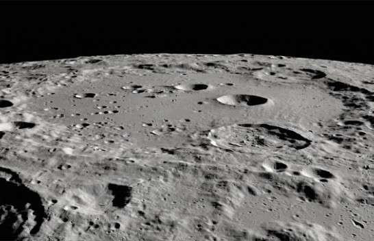 Hëna ka oksigjen për tetë miliardë njerëz, pretendojnë shkencëtarët