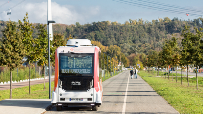 Franca nxjerr në rrugë autobusin e parë pa shofer