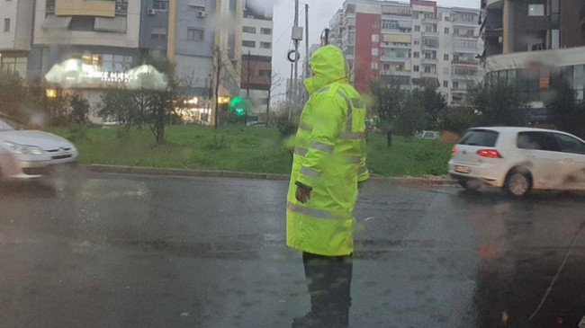 Moti i ligë godet serish Shqipërinë, Policia apel shoferëve: Tregoni kujdes, lëvizni me shpejtësi të ulët