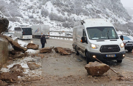 Këto janë akset rrugore ku ka rënie gurësh në Shqipëri