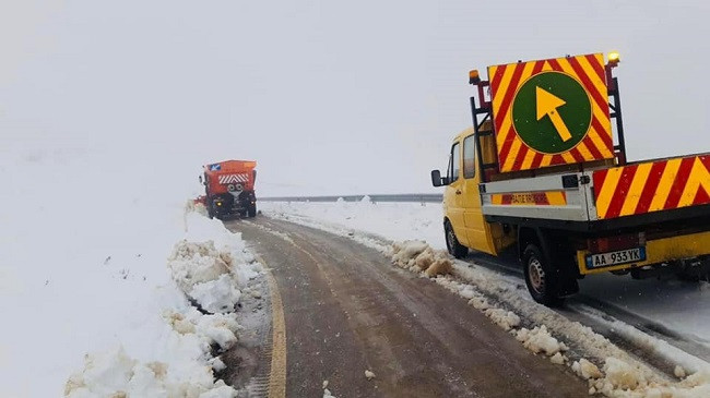 Kjo është gjendja e rrugëve pas reshjeve të borës në Shqipëri