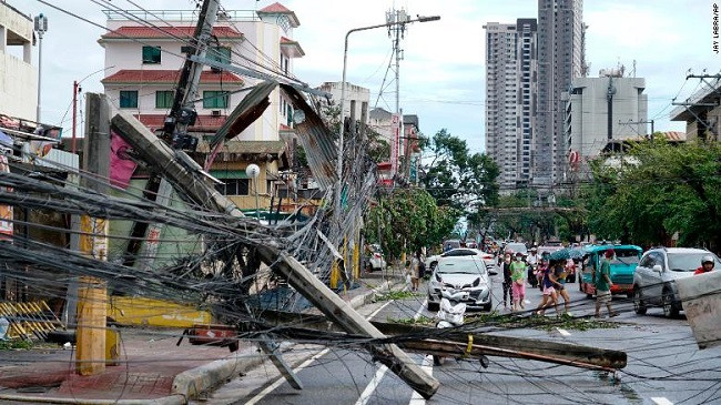 Shkon në 33 numri i viktimave nga tajfuni në Filipine
