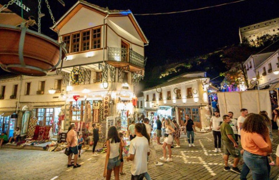 INSTAT: Mbi 5 milion turistë hynë në Shqipëri për 11 muaj