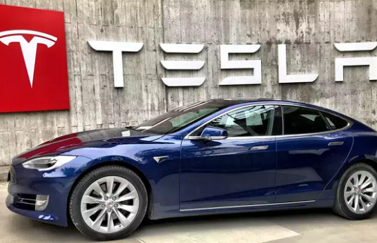 Tesla regjistron rekord në shitjen e makinave